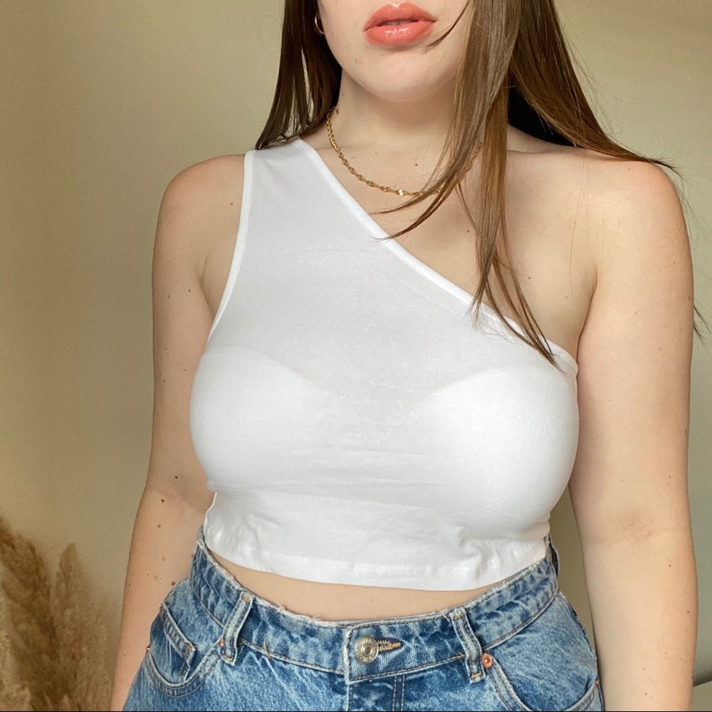 White Boohoo one shoulder crop top